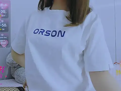 Linh diudang online show from 11/15/25, 03:15