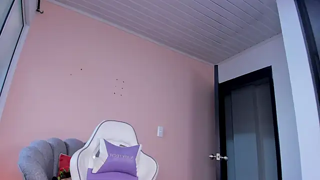 Snapshot of lili_turner chatting on 12/09/24, 02:17 lili turner online show from 12/09/24, 02:17