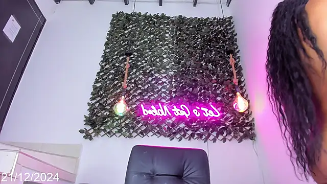 Snapshot of Brianna_Stars chatting on 12/21/24, 08:21 Brianna Stars online show from 12/21/24, 08:21