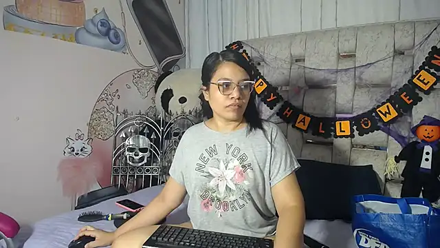 KEYRA-MILLER- online show from 10/23/25, 02:55