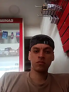 Snapshot of vixxx69_ chatting on 10/15/25, 04:18 vixxx69 online show from 10/15/25, 04:18