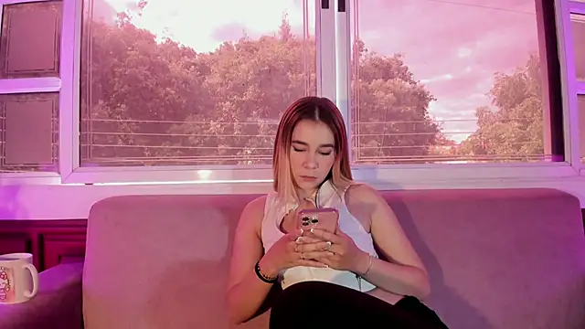 Lezy  online show from 10/01/25, 01:50