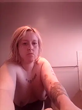 Snapshot of mollymay69 chatting on 02/26/26, 05:28 mollymay69 online show from 02/26/26, 05:28