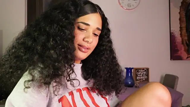 Snapshot of Mysensualbrunette1 chatting on 03/20/25, 06:19 Mysensualbrunette1 online show from 03/20/25, 06:19