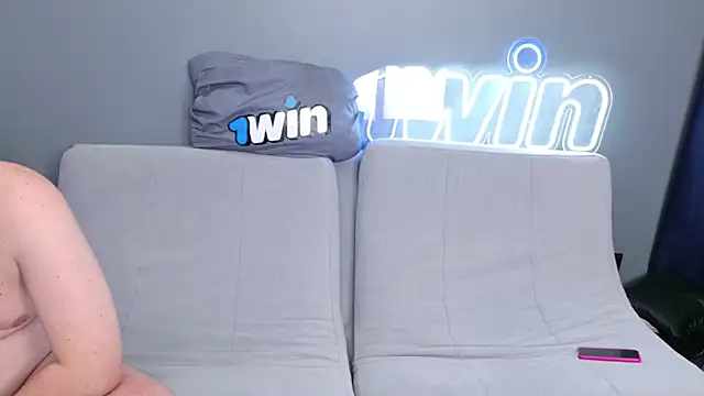 Snapshot of Ksenny chatting on 01/10/25, 03:37 Ksenny online show from 01/10/25, 03:37