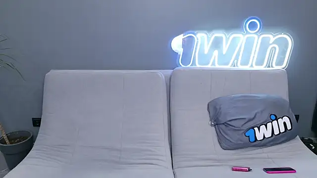 Snapshot of Ksenny chatting on 01/14/25, 12:45 Ksenny online show from 01/14/25, 12:45