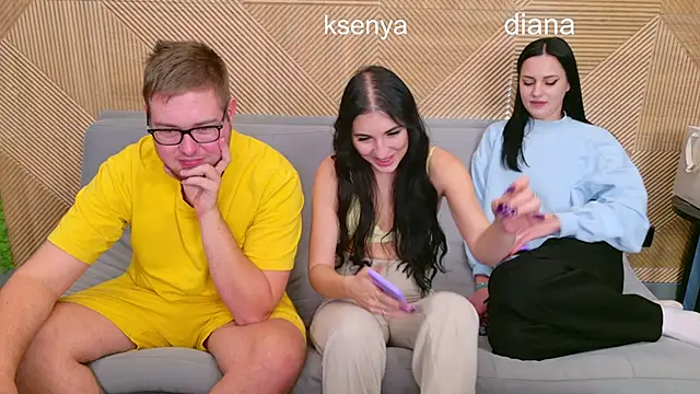 Snapshot of Ksenny chatting on 10/04/25, 02:59 Ksenny online show from 10/04/25, 02:59