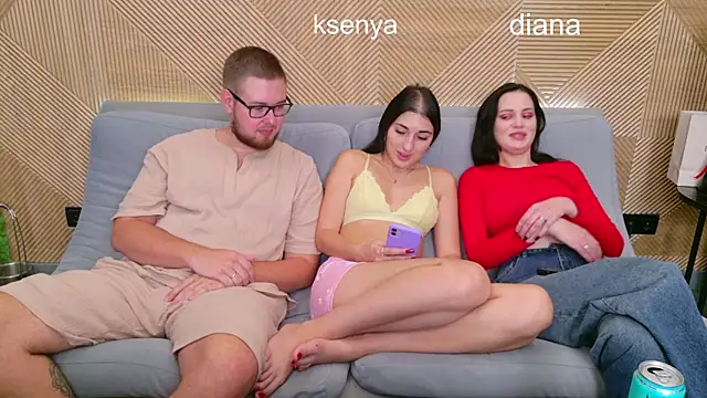 Snapshot of Ksenny chatting on 10/21/25, 11:33 Ksenny online show from 10/21/25, 11:33