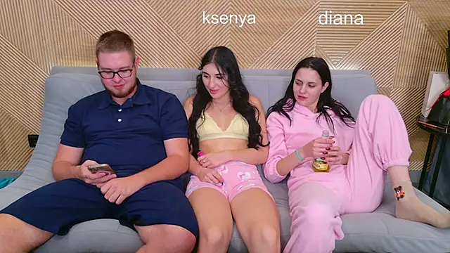 Snapshot of Ksenny chatting on 10/25/25, 03:18 Ksenny online show from 10/25/25, 03:18