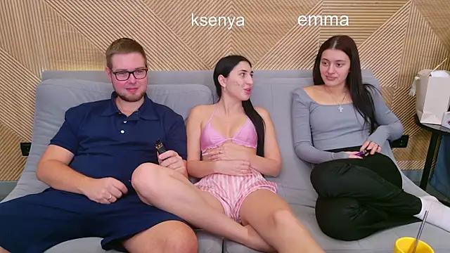 Snapshot of Ksenny chatting on 11/14/25, 11:42 Ksenny online show from 11/14/25, 11:42