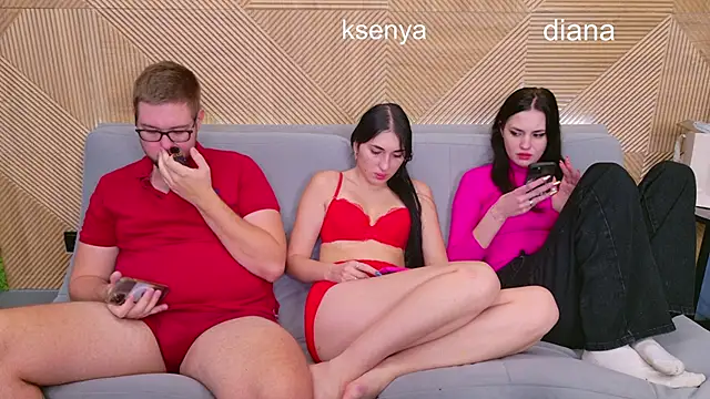 Snapshot of Ksenny chatting on 11/21/25, 04:49 Ksenny online show from 11/21/25, 04:49