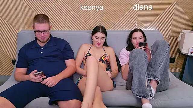 Snapshot of Ksenny chatting on 11/24/25, 11:15 Ksenny online show from 11/24/25, 11:15