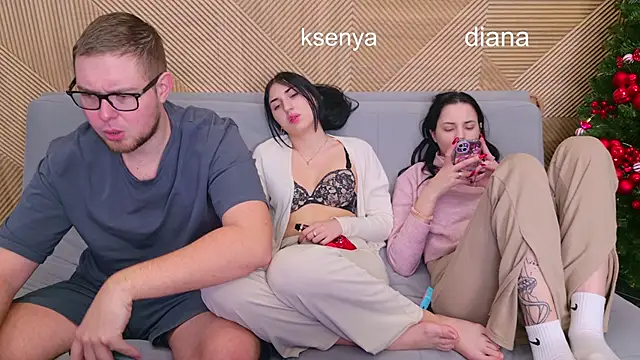 Snapshot of Ksenny chatting on 12/23/25, 03:59 Ksenny online show from 12/23/25, 03:59