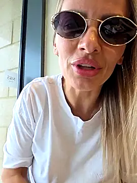 SweetMonicaUK online show from 10/02/25, 11:28