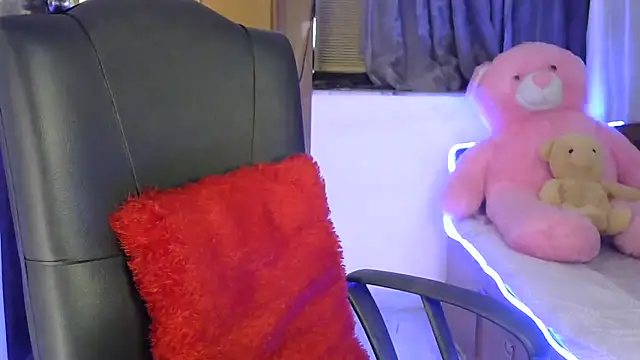 Black cat cutie online show from 10/31/25, 06:03