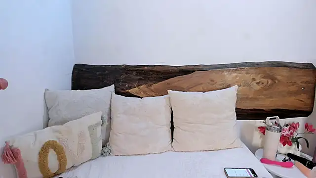 Snapshot of Abrilqueen chatting on 09/28/25, 02:44 Abrilqueen online show from 09/28/25, 02:44