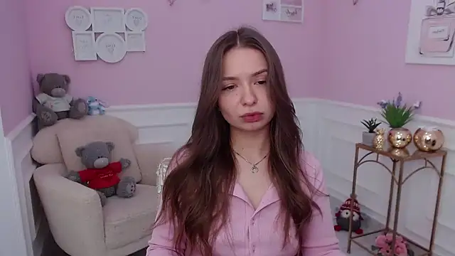 LucySkilar online show from 09/12/25, 04:23