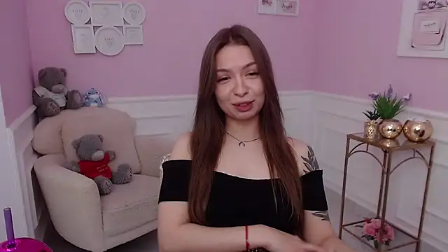 LucySkilar online show from 10/13/25, 05:40