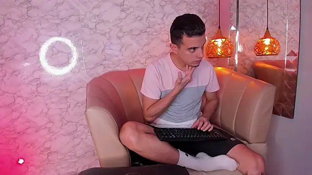 Snapshot of Maximo__ chatting on 10/03/25, 09:01 Maximo online show from 10/03/25, 09:01