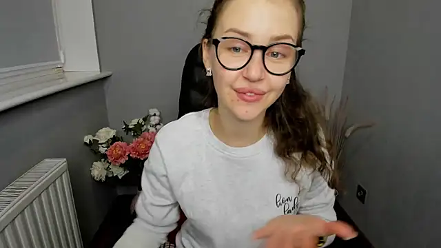 Snapshot of AfinaCutie chatting on 12/10/24, 01:33 AfinaCutie online show from 12/10/24, 01:33