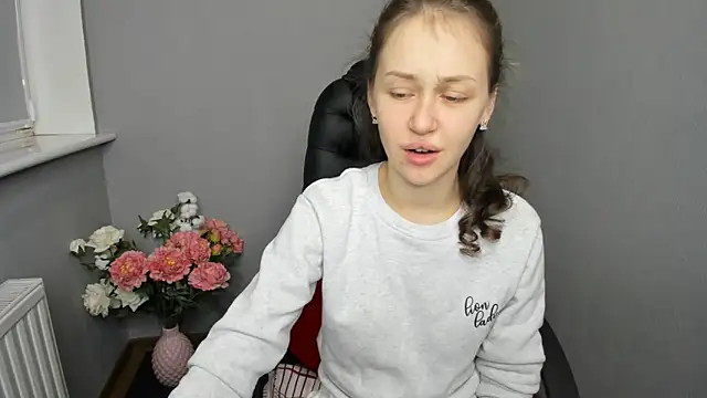 Snapshot of AfinaCutie chatting on 12/14/24, 11:39 AfinaCutie online show from 12/14/24, 11:39