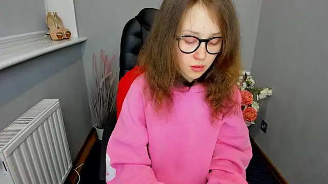 Snapshot of AfinaCutie chatting on 01/16/25, 01:47 AfinaCutie online show from 01/16/25, 01:47