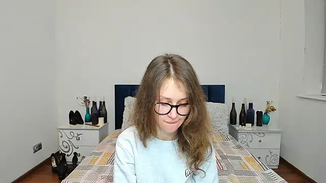 Snapshot of AfinaCutie chatting on 01/21/25, 04:37 AfinaCutie online show from 01/21/25, 04:37