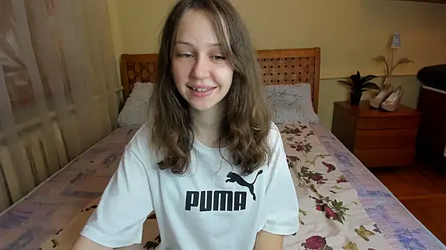 Snapshot of AfinaCutie chatting on 10/21/25, 01:01 AfinaCutie online show from 10/21/25, 01:01