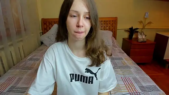 Snapshot of AfinaCutie chatting on 10/31/25, 01:45 AfinaCutie online show from 10/31/25, 01:45