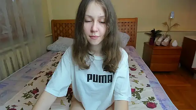 Snapshot of AfinaCutie chatting on 11/24/25, 01:44 AfinaCutie online show from 11/24/25, 01:44