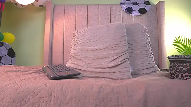 Snapshot of patty_m chatting on 06/22/26, 12:02 patty m online show from 06/22/26, 12:02