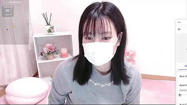 Snapshot of QoMeioQ chatting on 02/13/25, 10:44 QoMeioQ online show from 02/13/25, 10:44