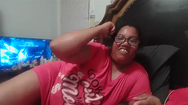 Snapshot of ebonyred chatting on 06/18/26, 02:01 ebonyred online show from 06/18/26, 02:01