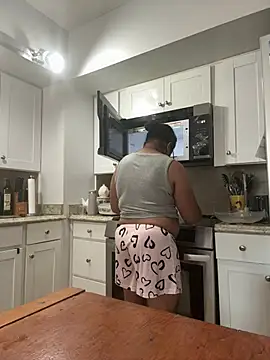 Snapshot of ebonyred chatting on 08/01/26, 01:21 ebonyred online show from 08/01/26, 01:21