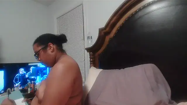 Snapshot of ebonyred chatting on 08/04/26, 01:42 ebonyred online show from 08/04/26, 01:42