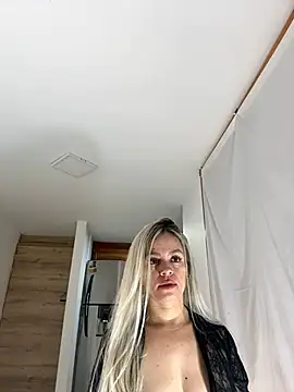 nicole valencia  online show from 02/16/25, 09:15