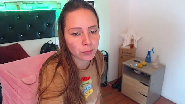 camila delarosa online show from 09/17/25, 04:30