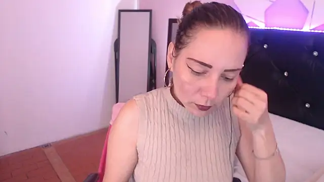 camila delarosa online show from 10/24/25, 04:03