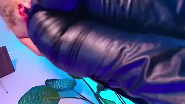 Snapshot of Dalila_Thoms chatting on 11/08/25, 10:48 Dalila Thoms online show from 11/08/25, 10:48