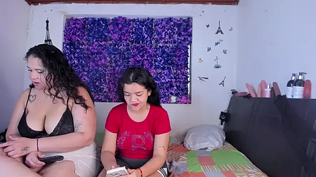 Snapshot of sharon_strom chatting on 11/21/25, 04:22 sharon strom online show from 11/21/25, 04:22