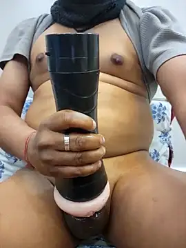 Snapshot of uttam19 chatting on 02/20/25, 03:45 uttam19 online show from 02/20/25, 03:45