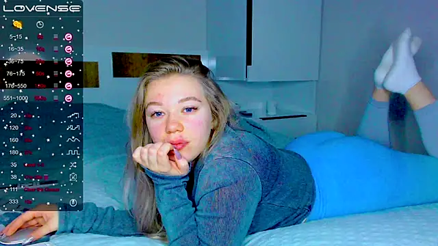 kitti kaattt online show from 12/13/24, 03:49