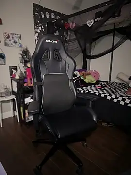 Snapshot of marleymaxwell chatting on 03/15/25, 02:03 marleymaxwell online show from 03/15/25, 02:03