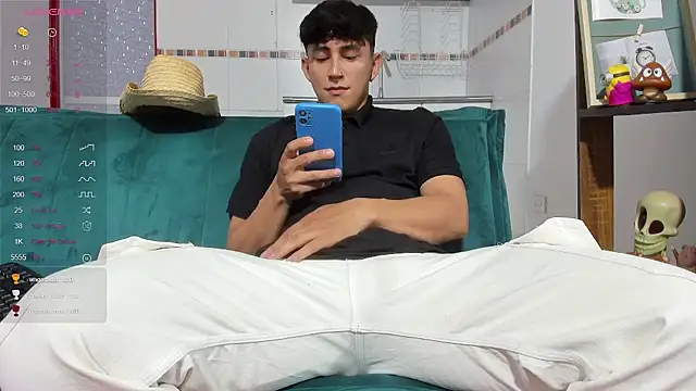 Snapshot of jacques_cardiet chatting on 03/21/25, 06:29 jacques cardiet online show from 03/21/25, 06:29