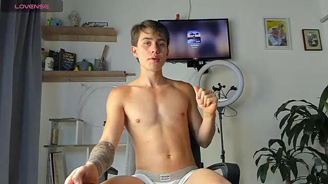 manucute 23  online show from 10/19/25, 04:18