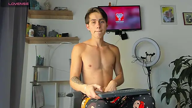 manucute 23  online show from 11/24/25, 03:23