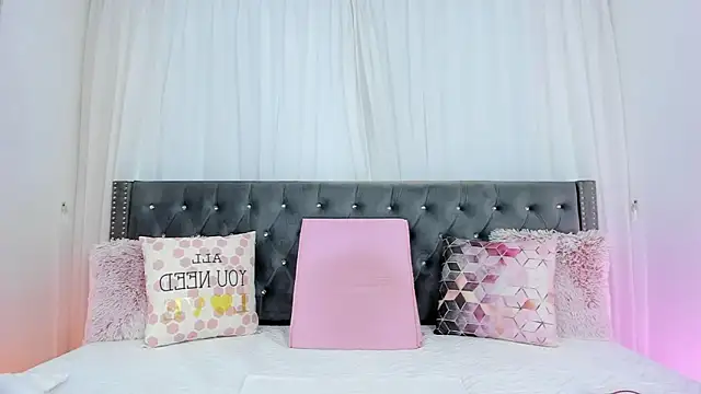 IsabellaJames online show from 10/30/25, 12:06