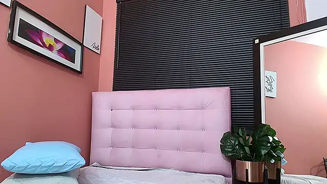 Snapshot of MiissBNasty chatting on 12/13/24, 02:43 MiissBNasty online show from 12/13/24, 02:43