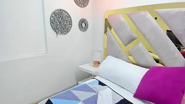 Oriana Guzman online show from 02/23/25, 02:57