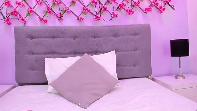 Snapshot of Oriana_Guzman chatting on 03/15/25, 05:48 Oriana Guzman online show from 03/15/25, 05:48